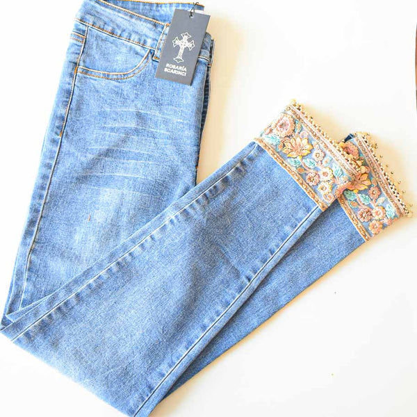 JEANS BLUE EMBELLISHMENT FLORES COLORES BORDADAS